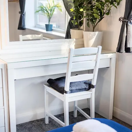 The Heart - Cosy 3 Bedroom House With Double Driveway And Garden In 度假居 *