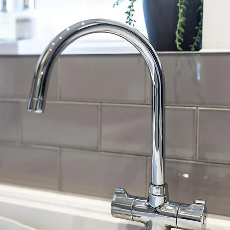 The Heart - Cosy 3 Bedroom House With Double Driveway And Garden In