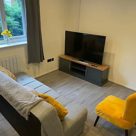 Apartment Modern Cosy 1 Bed Near Centre~double Bed~parking *