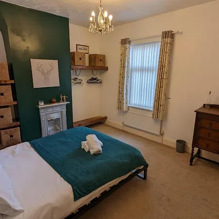 Warm Family 2db House! Отель Манчестер