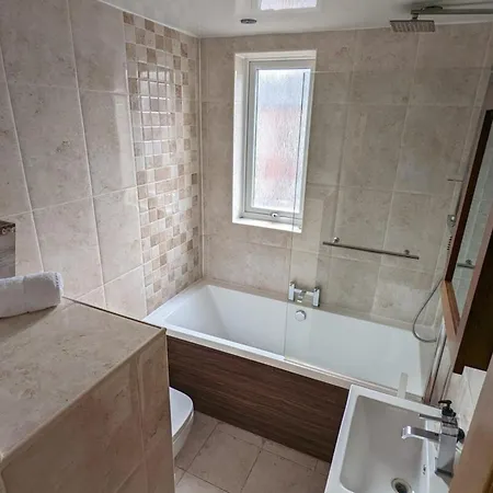 Warm Family 2db House! Manchester