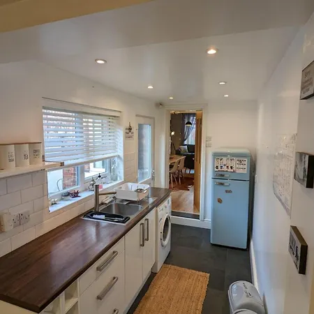 Отель Warm Family 2db House! Манчестер