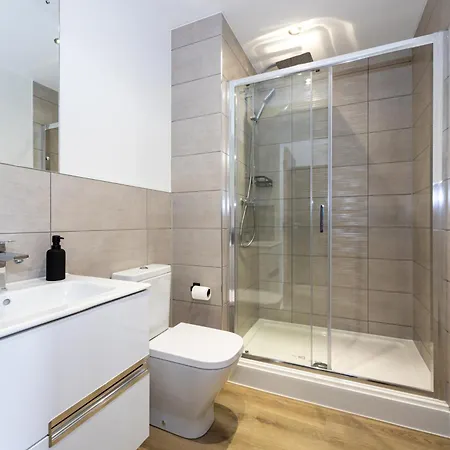 Chic Luxury Near Old Trafford Stadiums