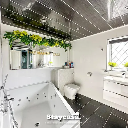 Nyaraló 5br Jacuzzi, Garden & Parking