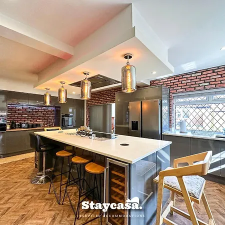 Nyaraló 5br Jacuzzi, Garden & Parking