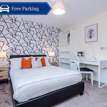 Chic 2 Bed House With Garden & Free Parking *