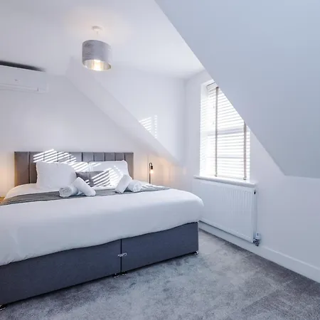 4 Bedroom Townhouse In - By Hilltop Serviced Holiday home
