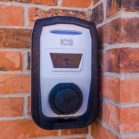 4 Bedroom Townhouse In - By Hilltop Serviced Manchester