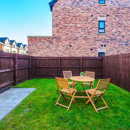 4 Bedroom Townhouse In - By Hilltop Serviced Holiday home *