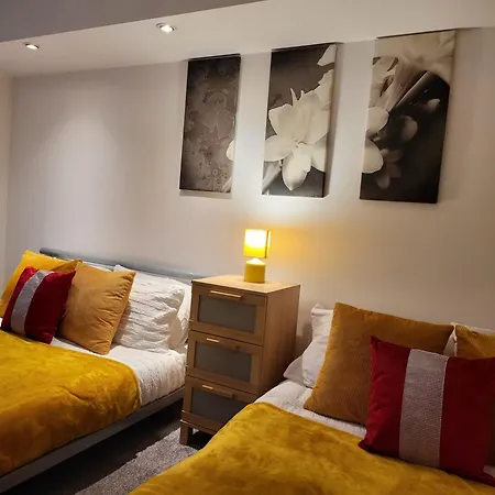 Apartment Luxury 2 Bed Apt On River, Wifi, Parking, Garden