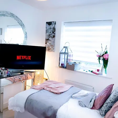 Royal At Coop Live Etihad, Sports Couette-café