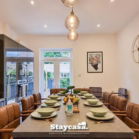 Spacious 5br In Leafy Withington