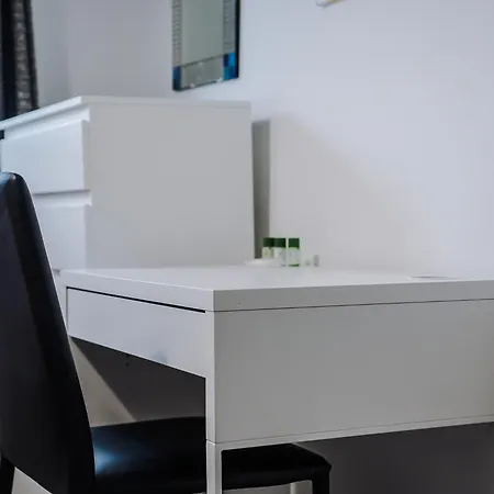 Pass The Keys Salford Haven 3-bed With Garden, Moments From Centre & Media * Manchester