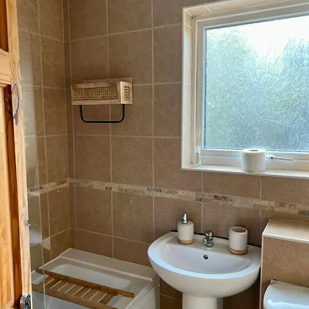 度假居 - Eccles - Business - Contractors - Families - Discounts Available