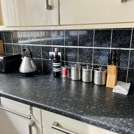 度假居 - Eccles - Business - Contractors - Families - Discounts Available *