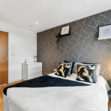 شقة 3 Bed 3 Bath Bath Central Penthouse - Parking مانشستر