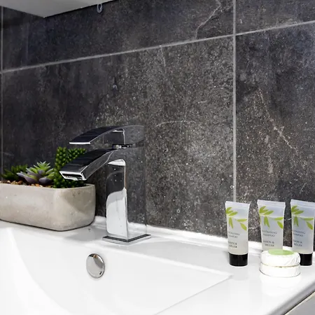 Vibrant 2br In Chorlton, Free Parking