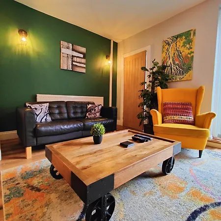 Lovely House In Great Location Apartment *