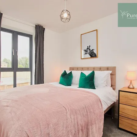 Stylish 5-bedroom Retreat Sleeps 9 By Purestay * Mánchester