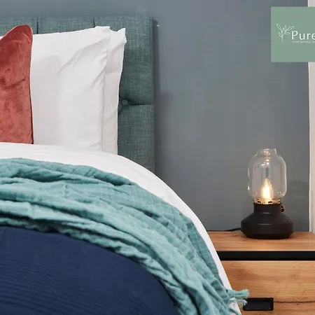 Semesterbostad Luxury 5-bedroom House Sleeps 9 With Private Garden By Purestay