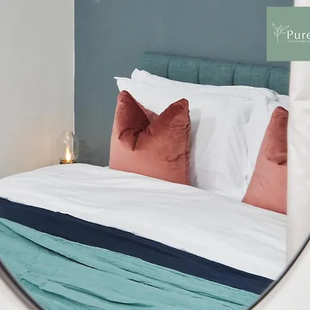 Stunning 5 Bed House With Parking By Purestay Short Lets & Serviced * 맨체스터