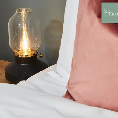 Luxury 5-bedroom House Sleeps 9 With Private Garden By Purestay