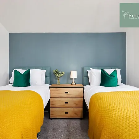 Semesterbostad Luxury 5-bedroom House Sleeps 9 With Private Garden By Purestay *