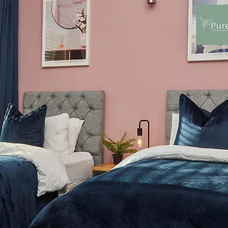 Feriehus Fabulous Manchester House - 5 Beds Sleeps 8 - Free Parking - By Purestay *