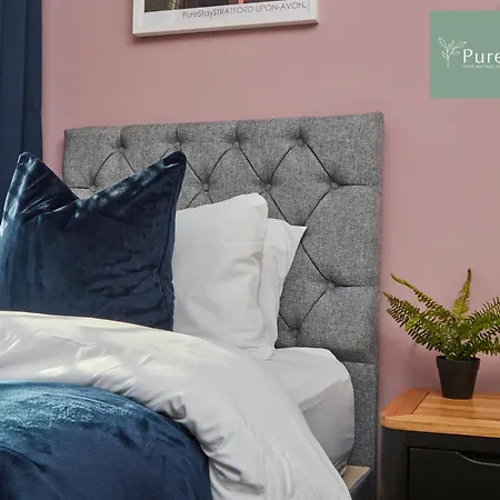 Fabulous House - 5 Beds Sleeps 8 - Free Parking - By Purestay *