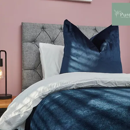 Dom wakacyjny Fabulous House - 5 Beds Sleeps 8 - Free Parking - By Purestay *