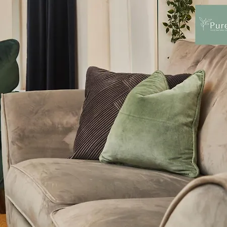 Big Contractor House With 6 Beds & Free Parking By Purestay - 7 Night Min! Feriehus