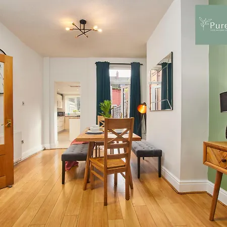 Big Contractor House With 6 Beds & Free Parking By Purestay - 7 Night Min! Feriehus