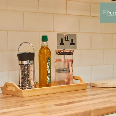 Big Contractor House With 6 Beds & Free Parking By Purestay - 14 Night Min!