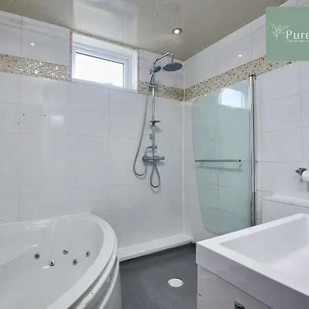 Big Contractor House With 6 Beds & Free Parking By Purestay - 14 Night Min! Manchester