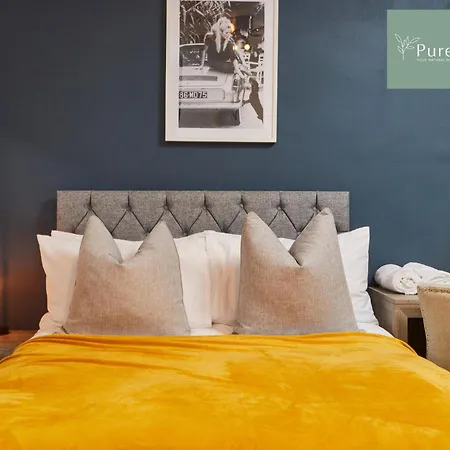 Holiday home Big Contractor House With 6 Beds & Free Parking By Purestay - 14 Night Min! Manchester