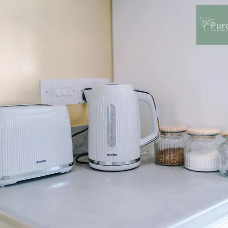 Stylish Five Bedroom House By Purestay Short & Serviced Free Parking 別荘