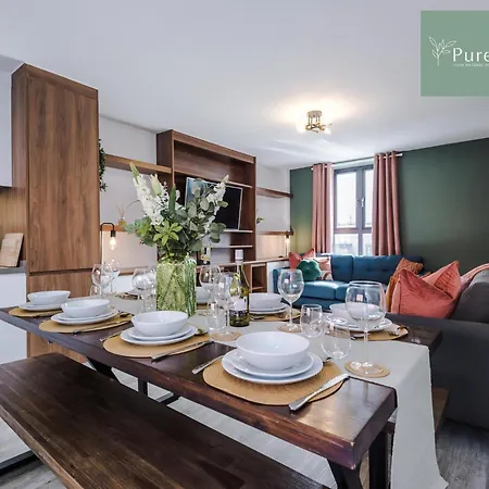 Σπίτι διακοπών Spacious 5-bedroom Contractor House Sleeps 7 With Parking By Purestay