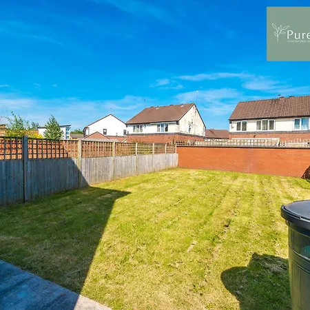 Designer House: Stadium-adjacent Villa Manchester