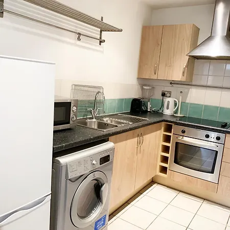 ماي-بلايسيز سينترال مانشستر