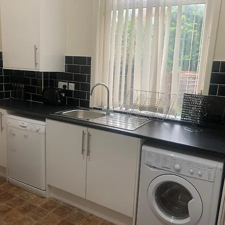 Short Term Shared R&r In Chorlton * Mánchester