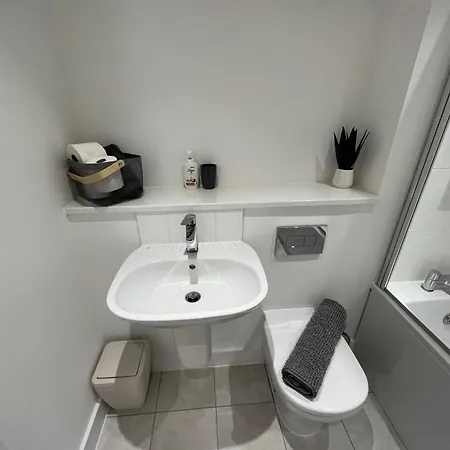 Salford Townhouse 3 Bedroom *