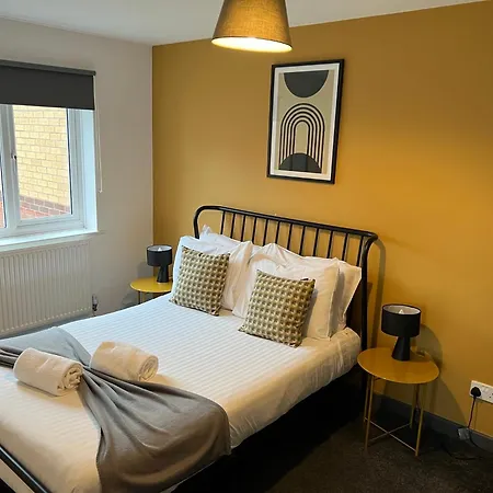 3 Bedroom House With Parking Manchester