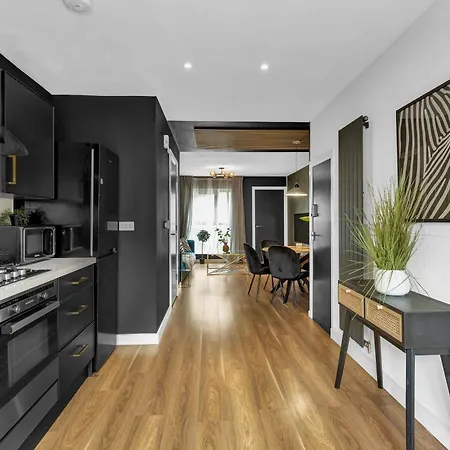 Free Parking Luxury Safari House