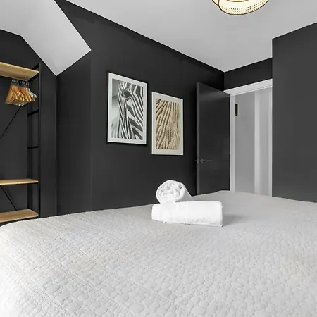 Free Parking Luxury Safari House * Manchester