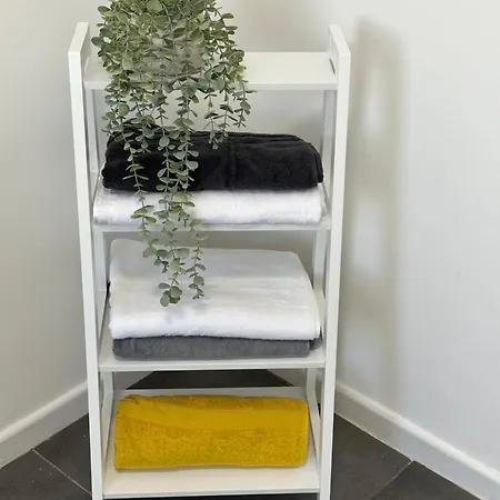 2 Bedroom Flat Close To City, Stadium And Coop Arena 公寓