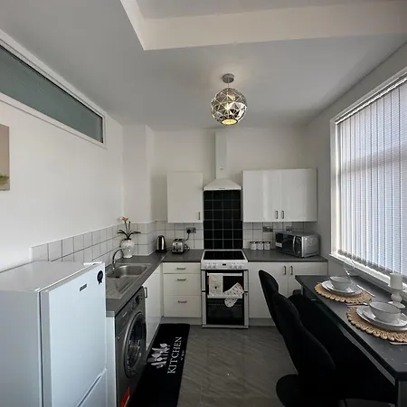 2 Bedroom Flat Close To City, Stadium And Coop Arena Daire Manchester