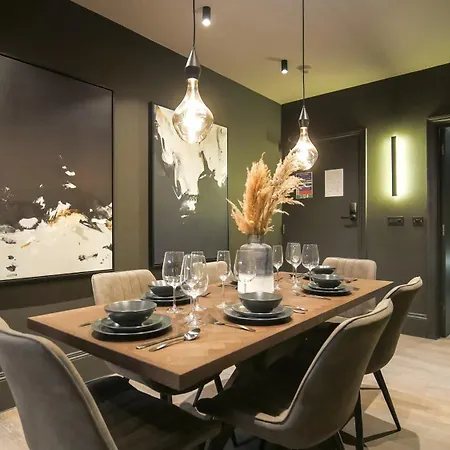 Midnight By The Heim Residences 맨체스터