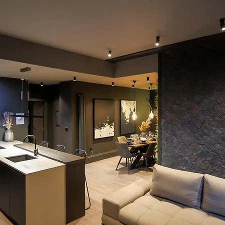Midnight By The Heim Residences 아파트 *