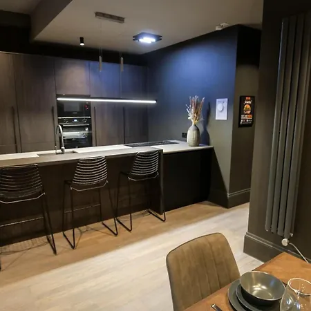Midnight By The Heim Residences * 맨체스터