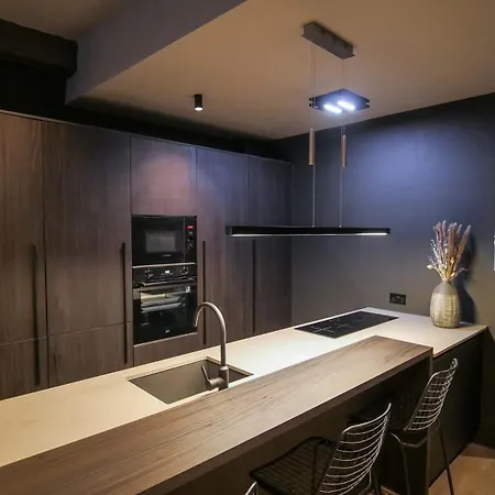 Midnight By The Heim Residences 아파트